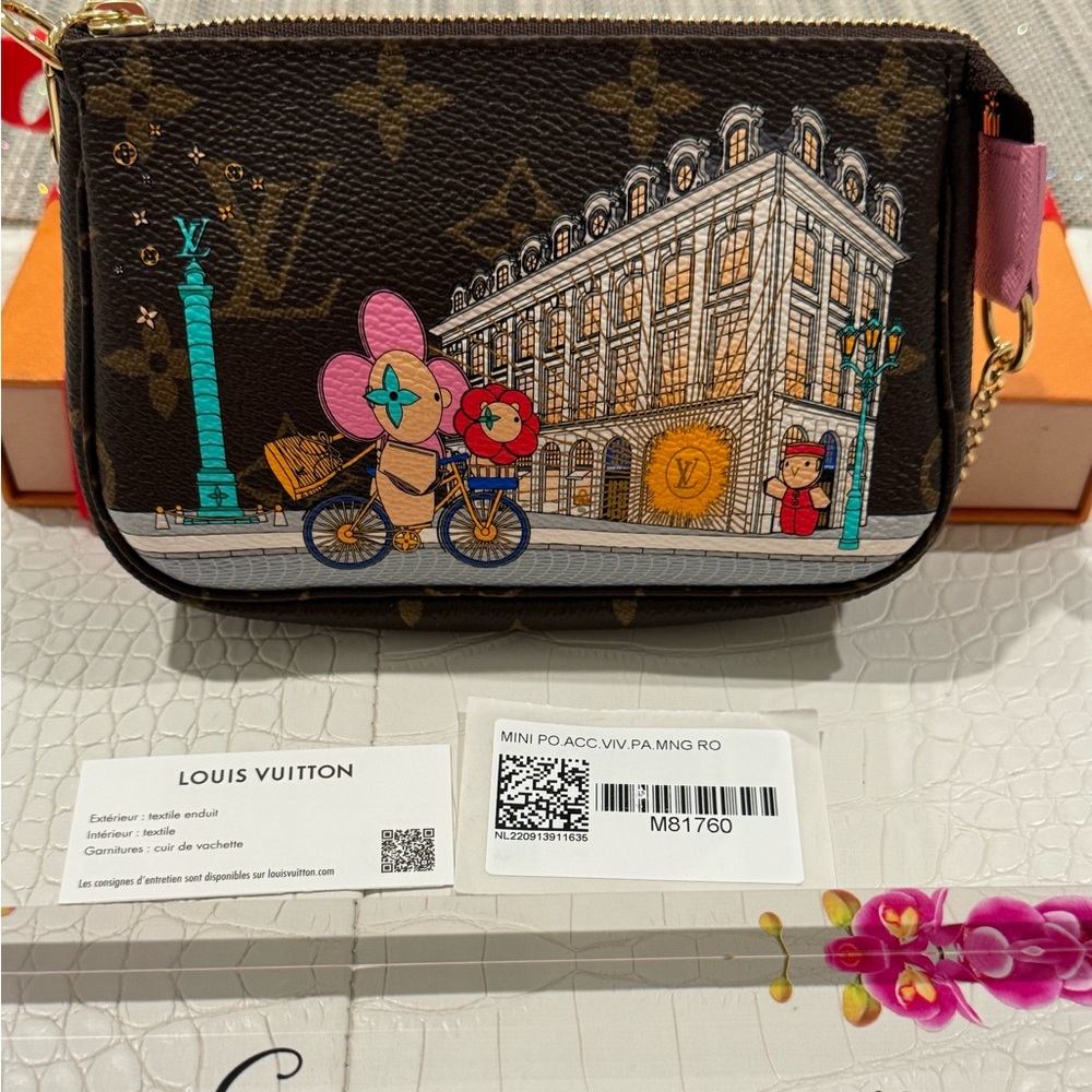 NWT LV mini Pochette Christmas Collection 2022!